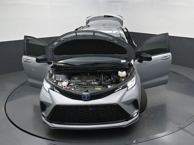 Used 2025 Toyota Sienna XSE FWD image 44