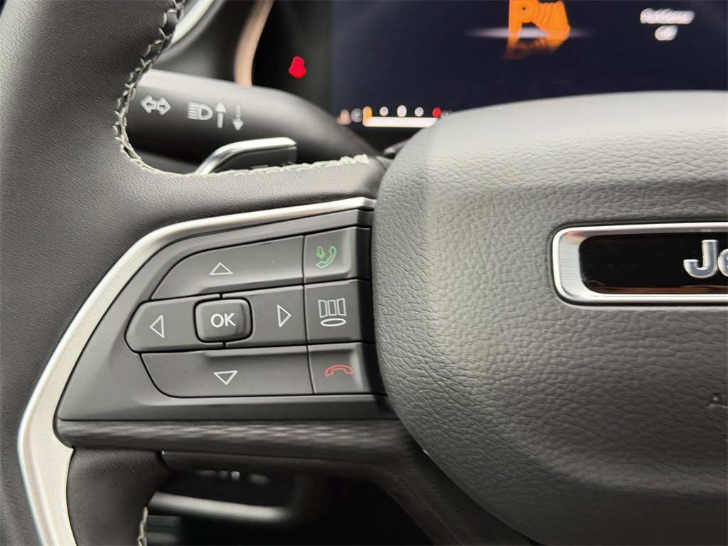 New 2025 Jeep Grand Cherokee Altitude image 22