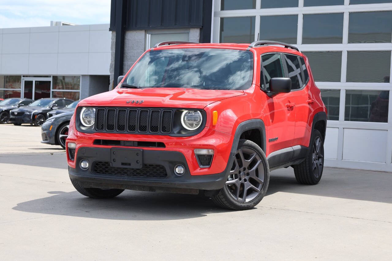 Used 2021 Jeep Renegade Latitude w/ Luxury Group II AWD/4WD image 3