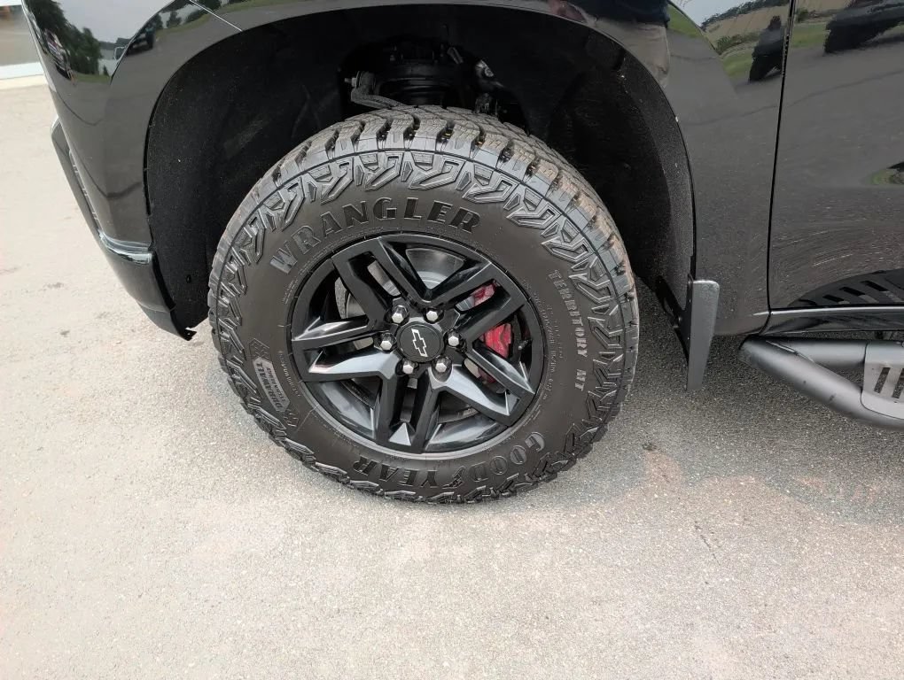 Used 2020 Chevrolet Silverado 1500 Custom Trail Boss w/ Custom Convenience Package AWD/4WD image 33