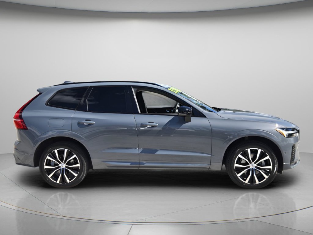 Used 2024 Volvo XC60 B5 Plus AWD/4WD image 3
