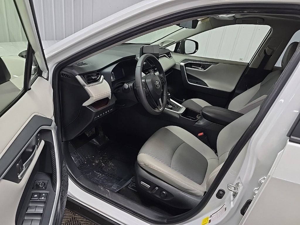 Used 2024 Toyota RAV4 Limited w/ Advanced Technology Package AWD/4WD image 30