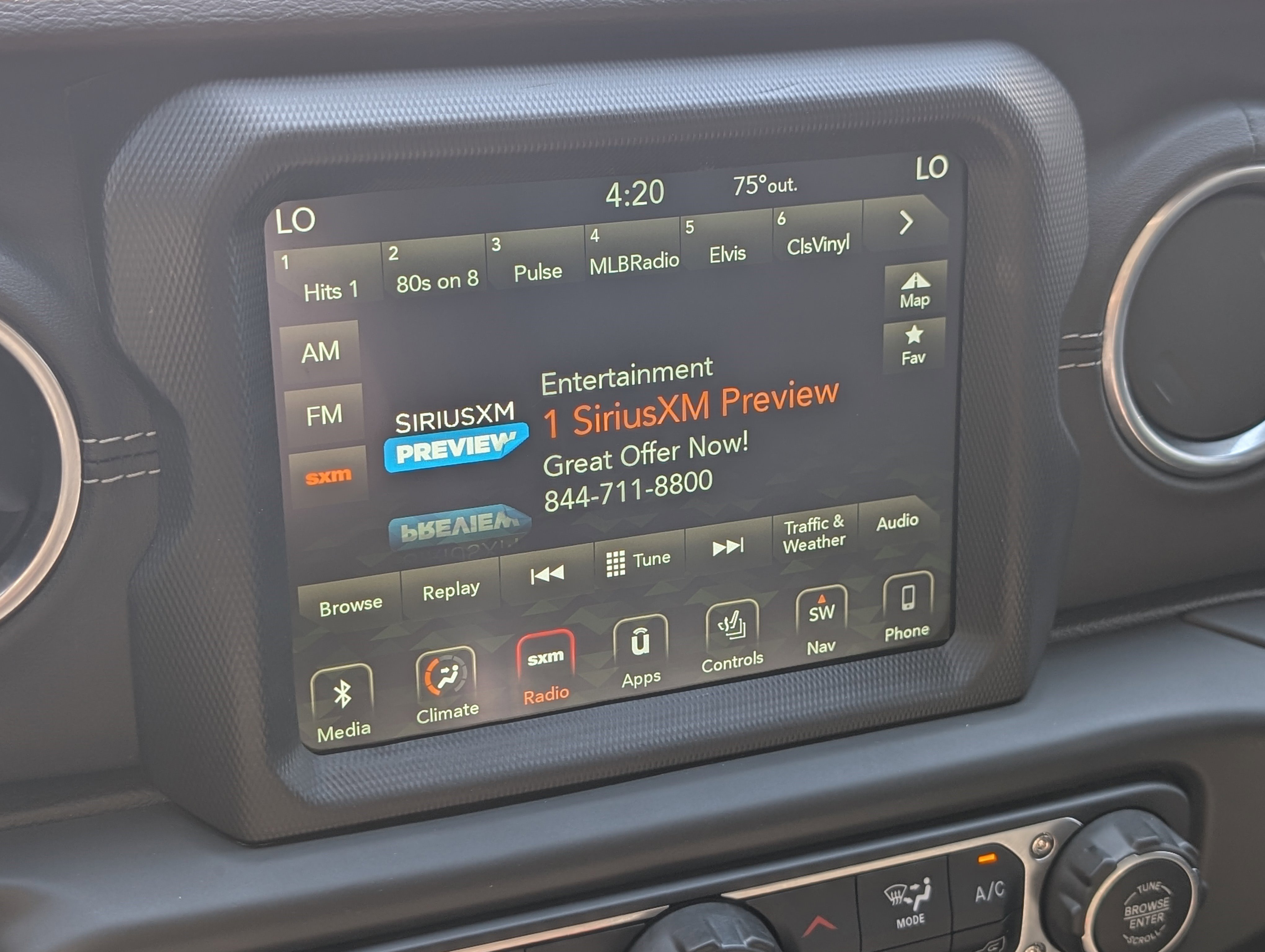 Used 2018 Jeep Wrangler Unlimited Sahara AWD/4WD image 29