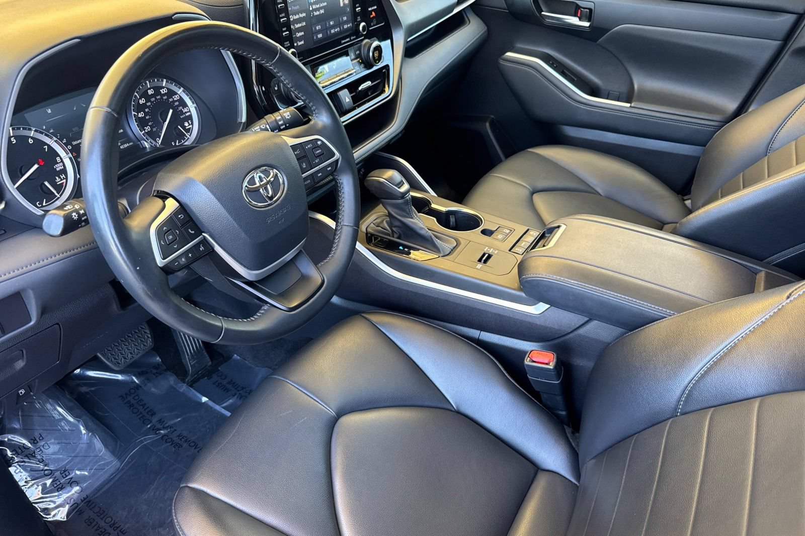 Used 2022 Toyota Highlander XLE FWD image 11