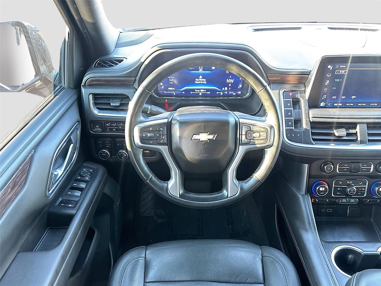 Used 2023 Chevrolet Suburban LT w/ Luxury Package image 22