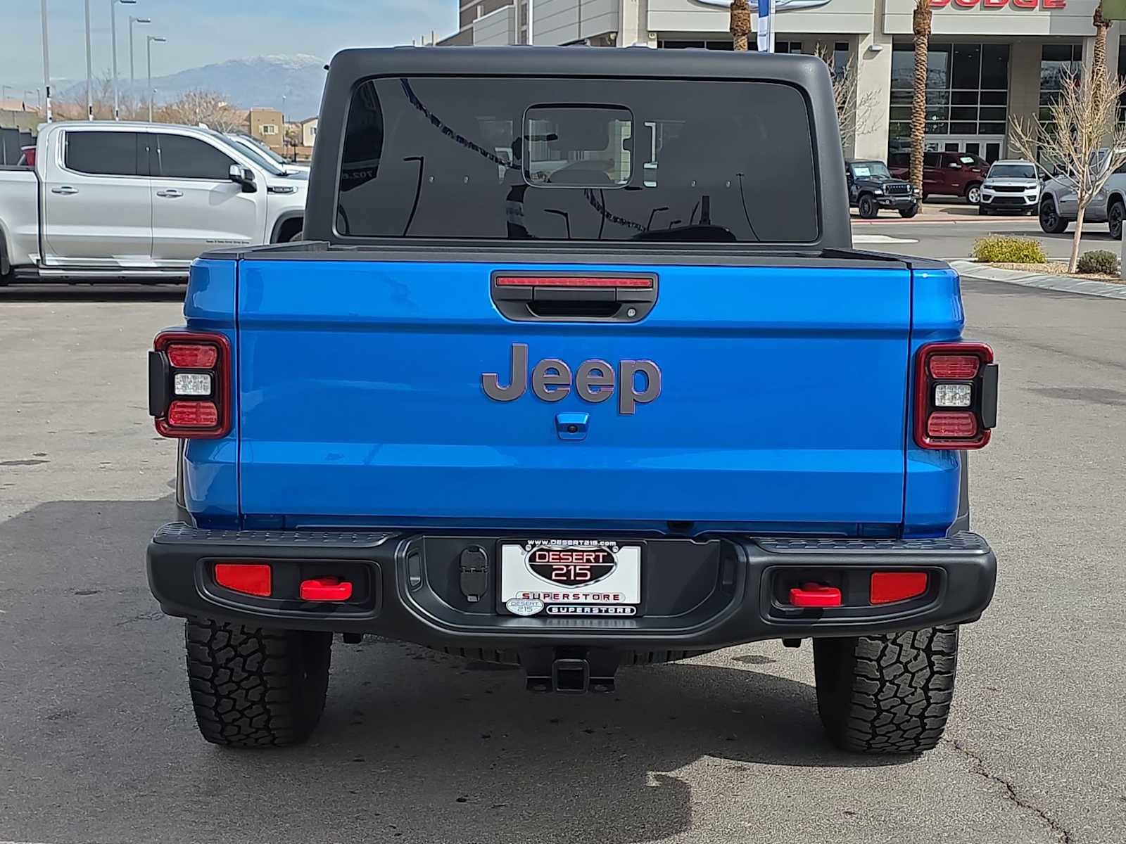 Used 2024 Jeep Gladiator Rubicon w/ Technology Group AWD/4WD image 8
