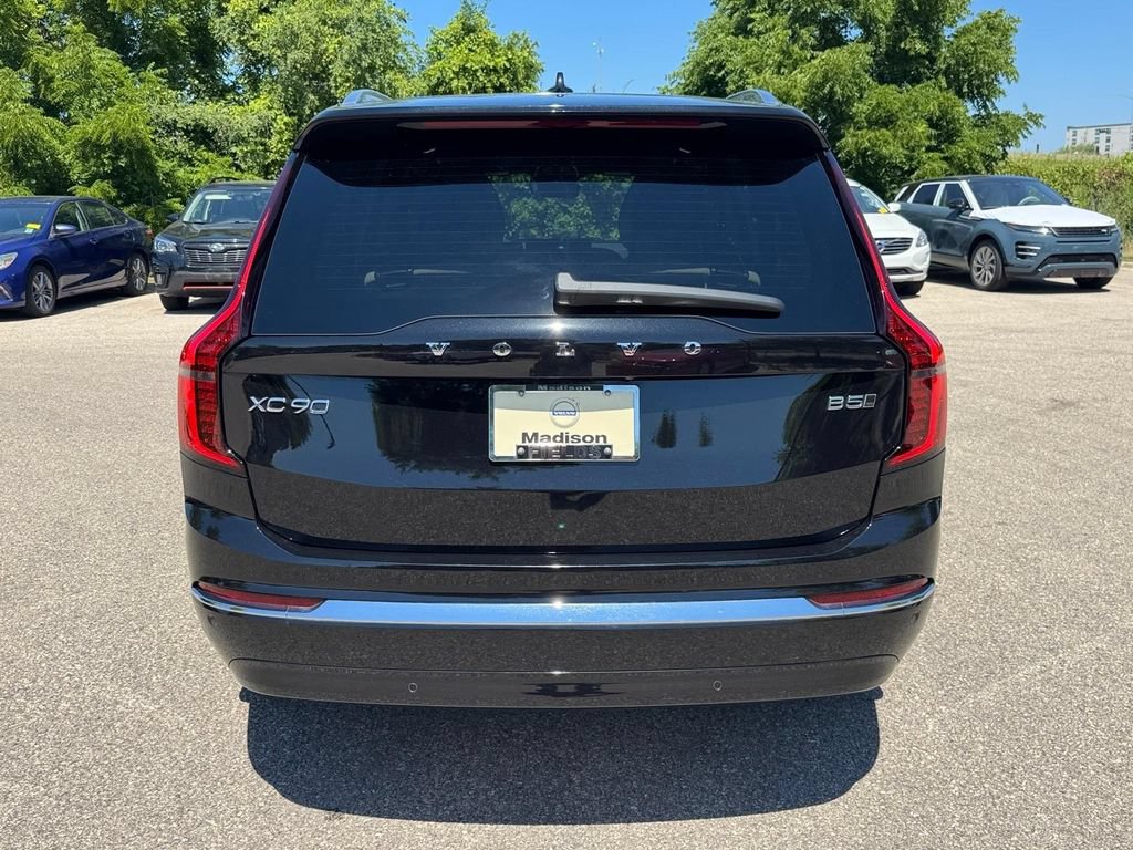 Certified 2025 Volvo XC90 B5 Plus AWD/4WD image 3