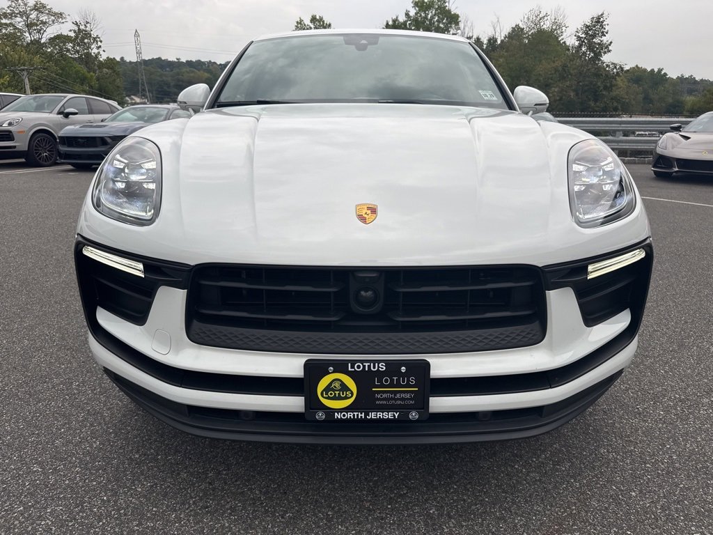 Used 2025 Porsche Macan image 3
