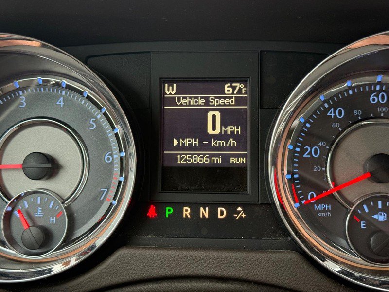 Used 2014 Chrysler Town & Country Touring-L w/ Driver Convenience Group FWD image 22