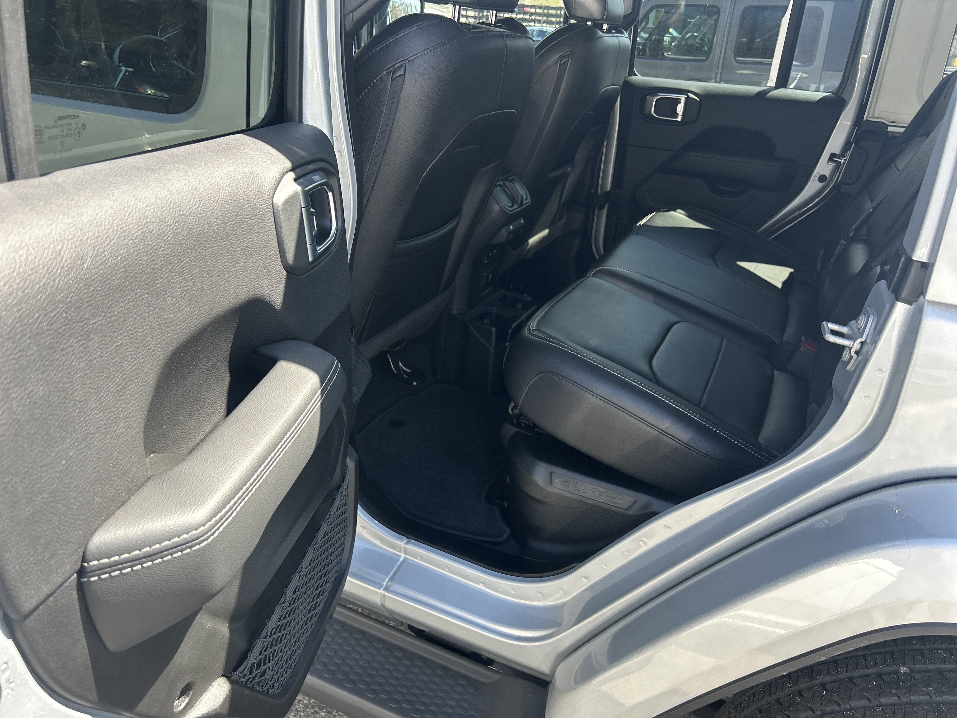 Certified 2022 Jeep Wrangler Unlimited Sahara w/ Cold Weather Group image 15