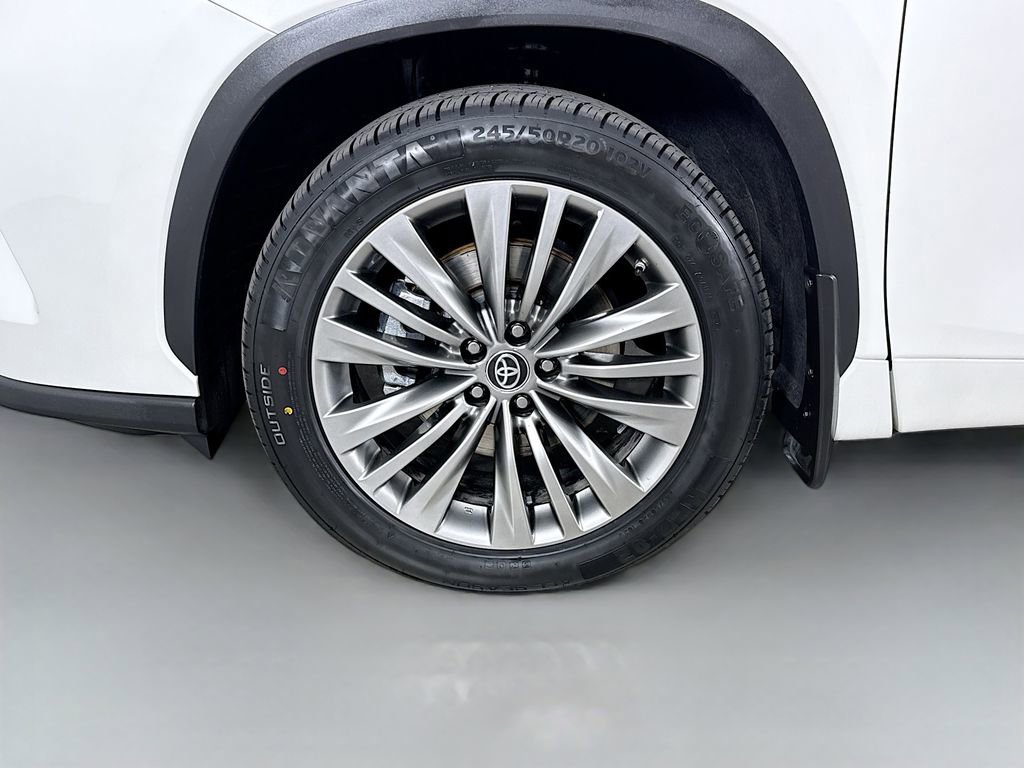 Certified 2020 Toyota Highlander Platinum AWD/4WD image 35