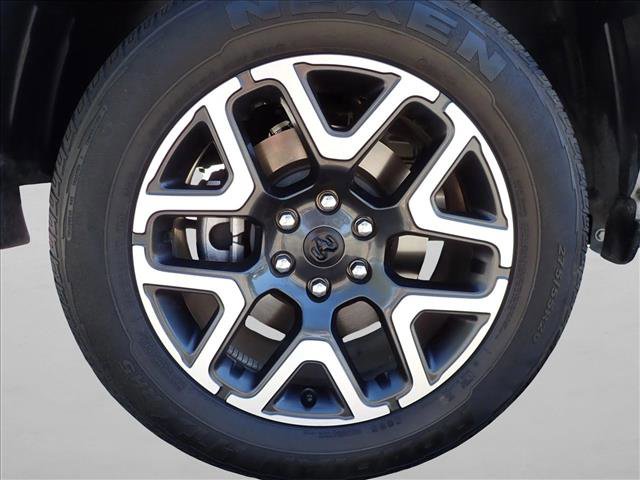 Used 2025 RAM 1500 Laramie AWD/4WD image 6