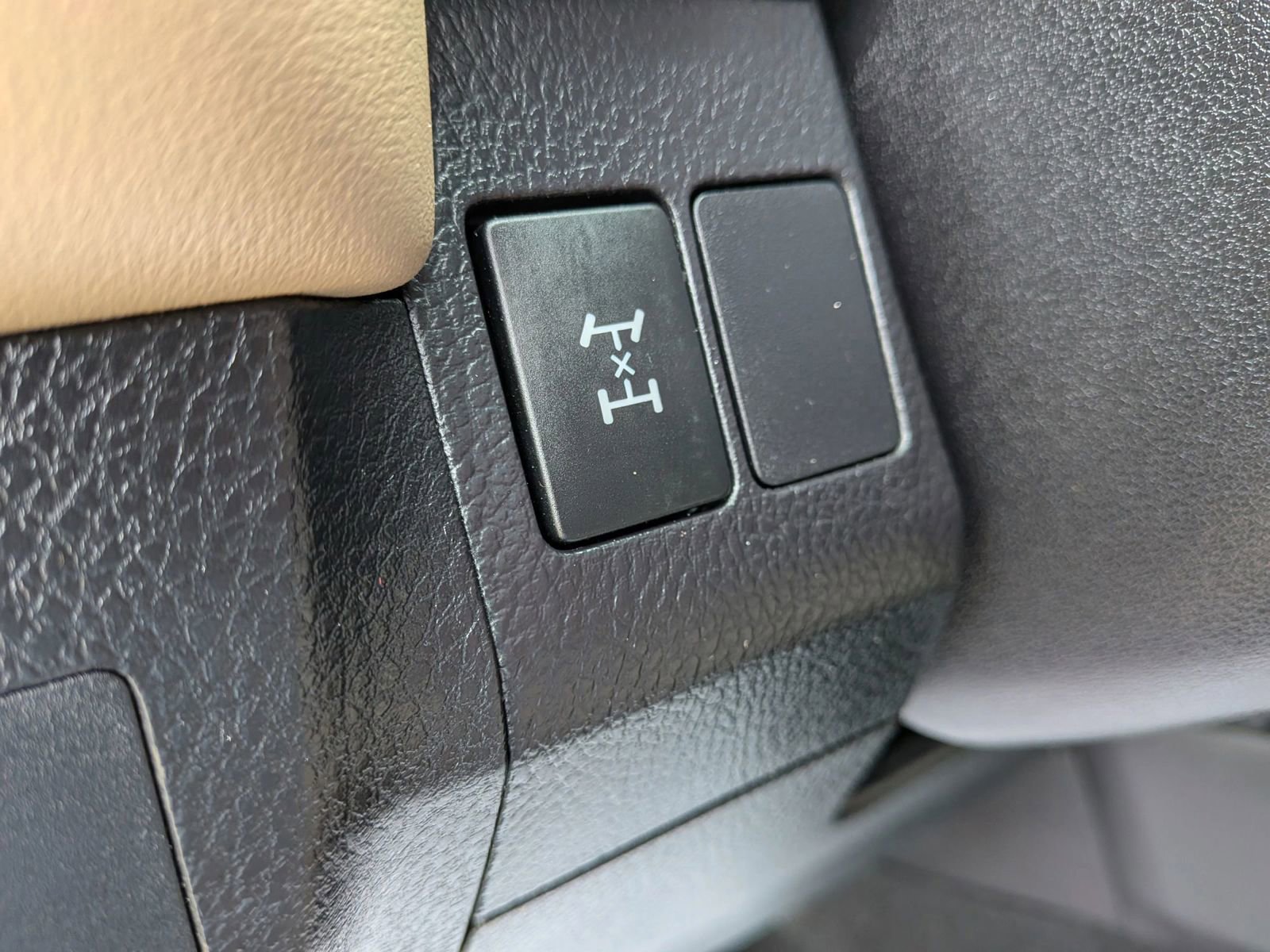 Used 2015 Toyota RAV4 XLE AWD/4WD image 42