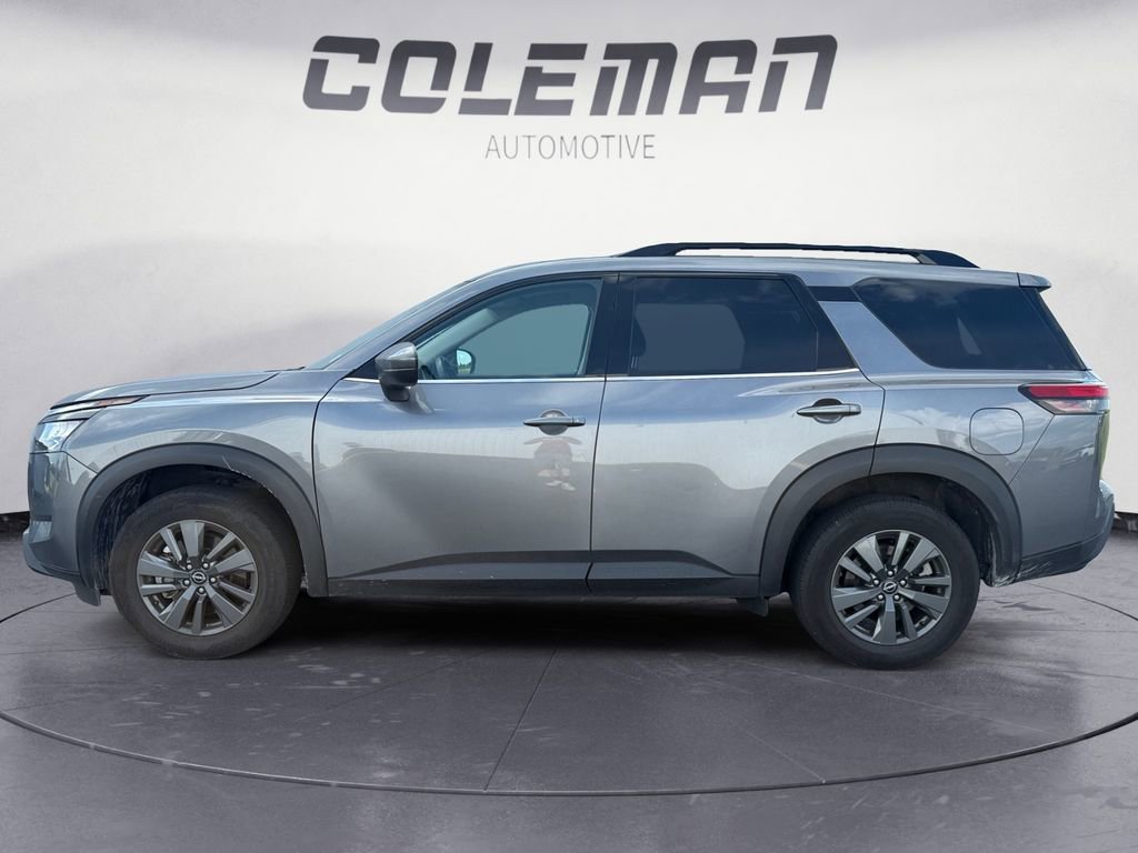 Used 2024 Nissan Pathfinder SV image 2