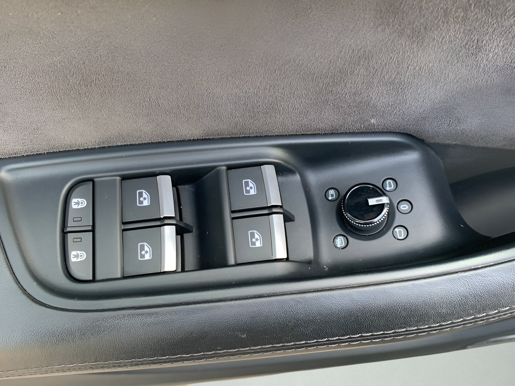 Used 2019 Audi Q8 Prestige w/ Luxury Package AWD/4WD image 20
