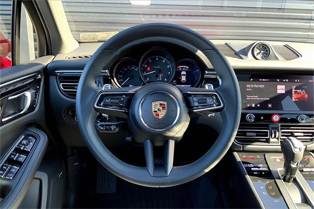 Used 2025 Porsche Macan image 7