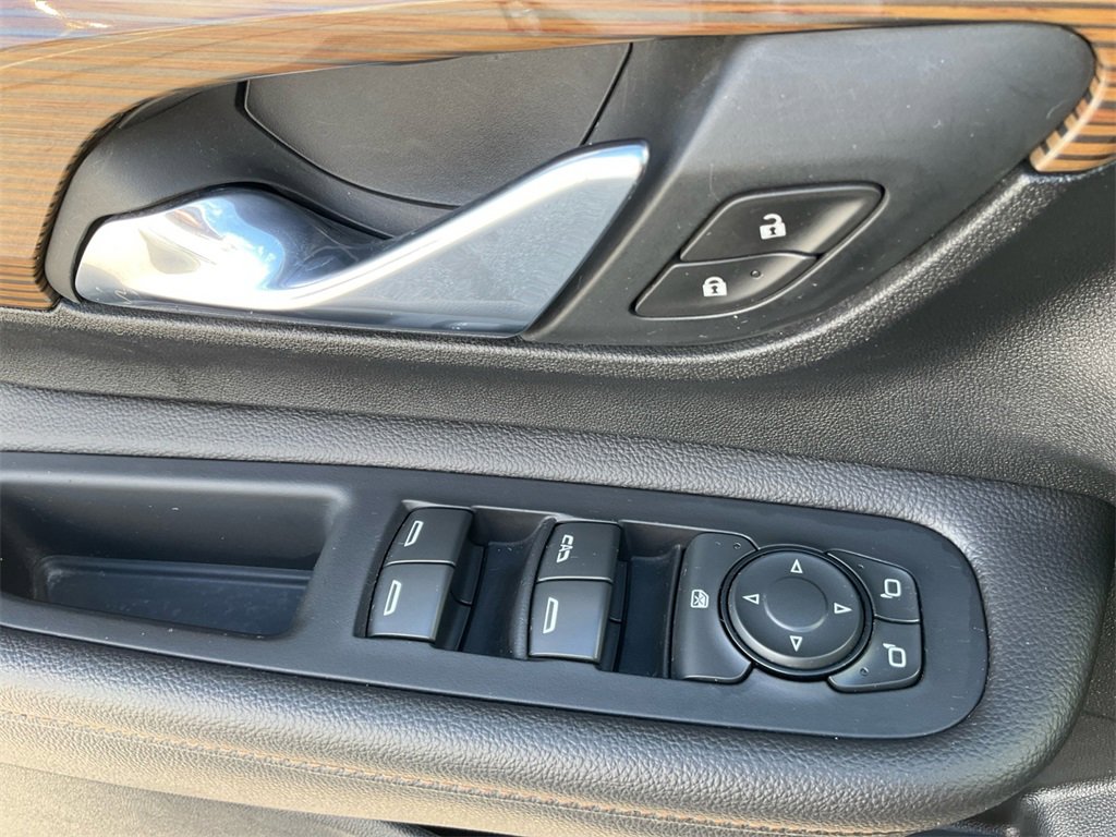 Used 2020 GMC Terrain SLE w/ Driver Convenience Package image 26