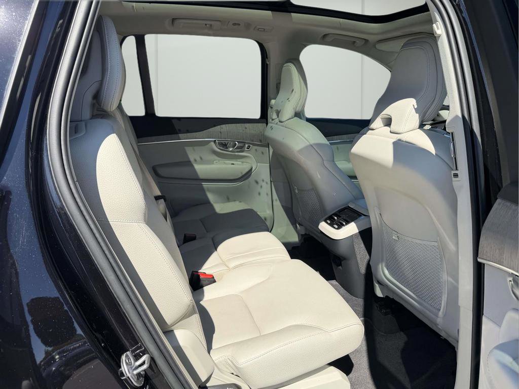 Used 2023 Volvo XC90 B6 Plus AWD/4WD image 12