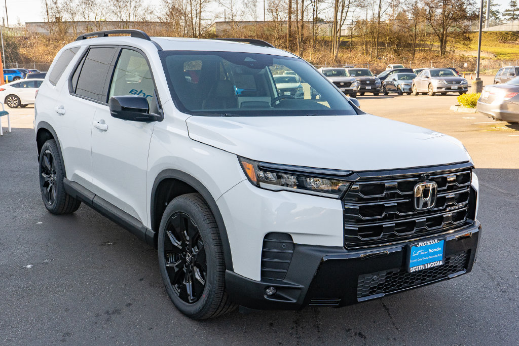 New 2026 Honda Pilot Black Edition image 4