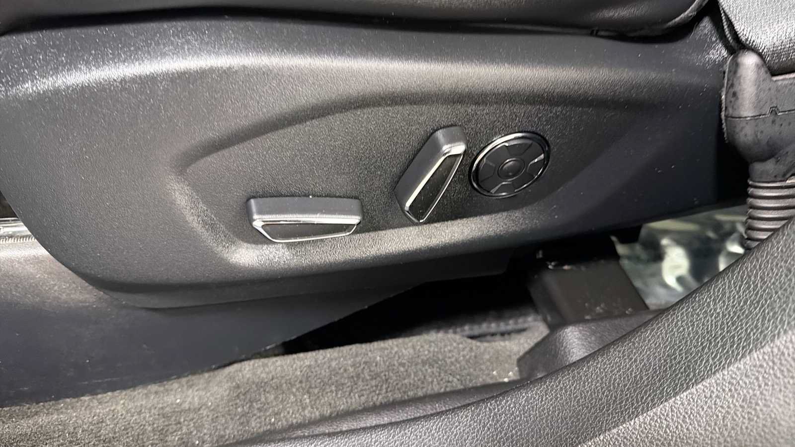 Used 2017 Ford Explorer Platinum AWD/4WD image 14