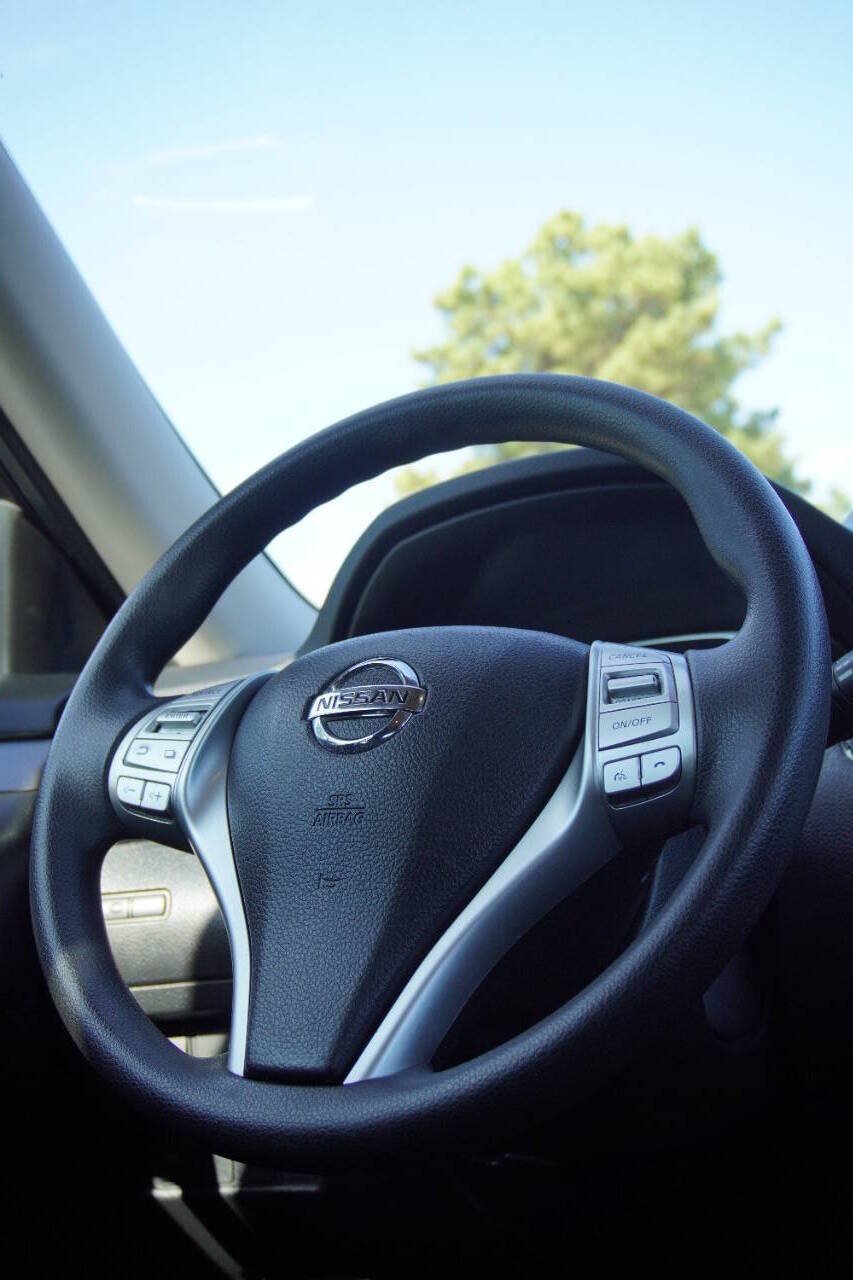 Used 2016 Nissan Rogue SV FWD image 17