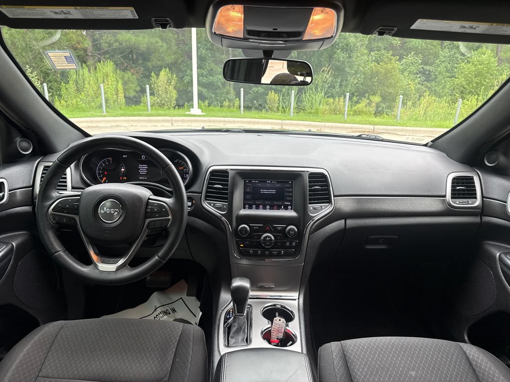 Used 2018 Jeep Grand Cherokee Laredo RWD image 16