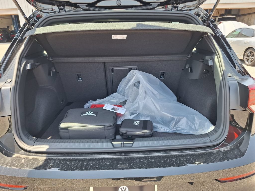 New 2026 Volkswagen GTI SE FWD image 13