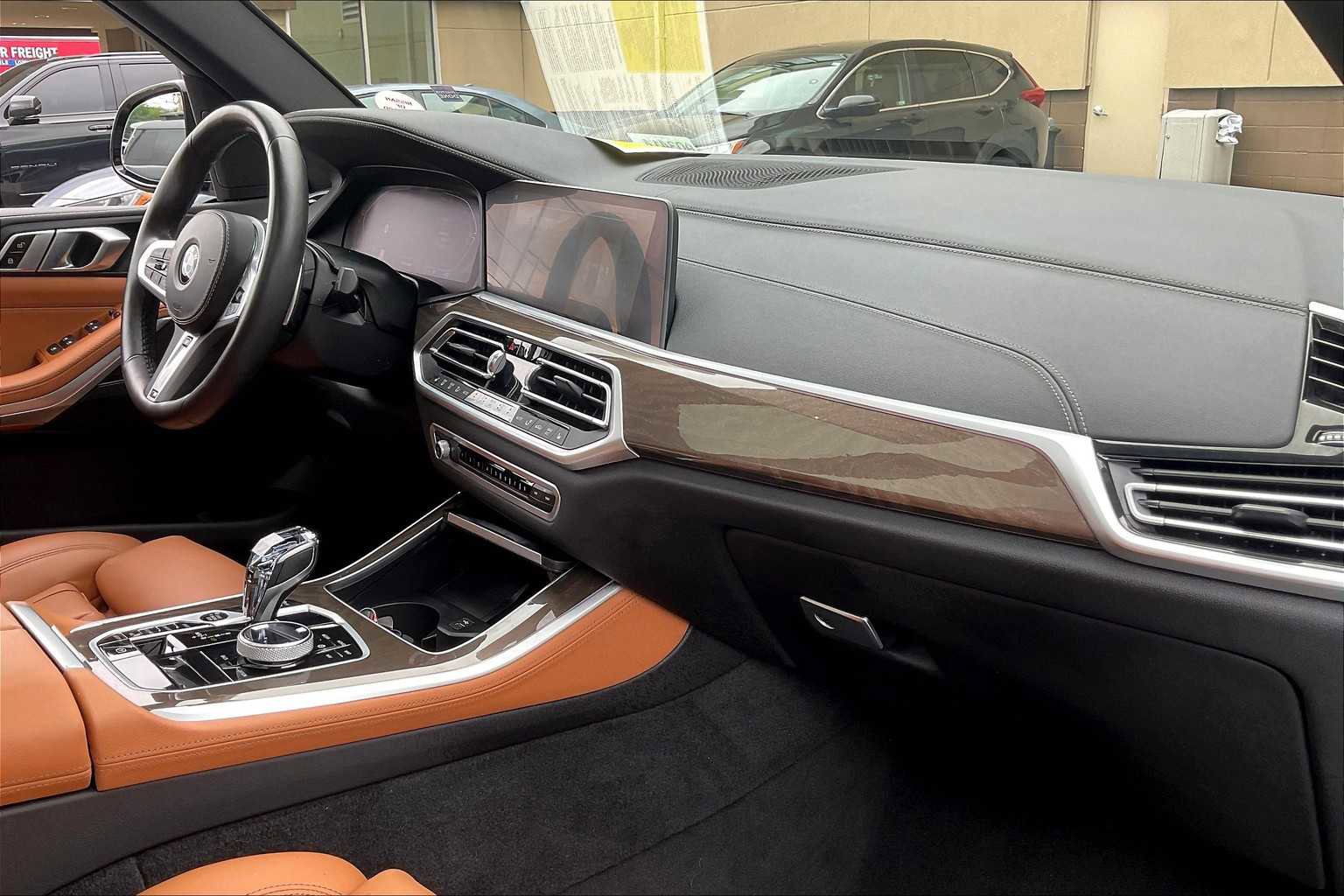 Used 2022 BMW X5 xDrive40i w/ M Sport Package image 14