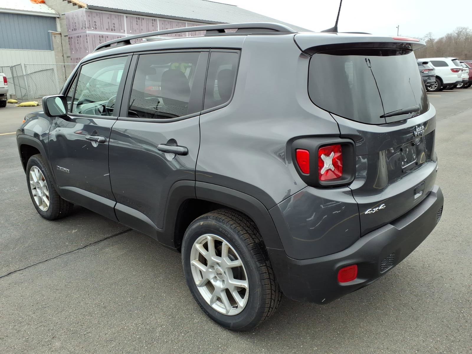 Used 2022 Jeep Renegade Latitude w/ Convenience Group image 7