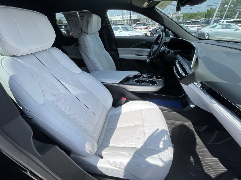 Certified 2024 Cadillac Lyriq Luxury RWD image 28