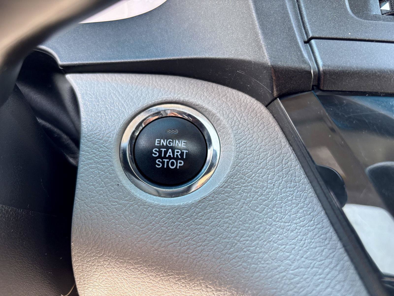 Used 2017 Toyota Sienna XLE w/ XLE Navigation Package FWD image 35