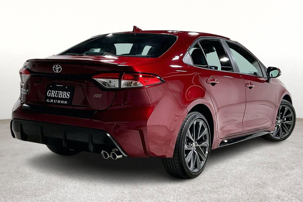 Used 2025 Toyota Corolla SE image 2