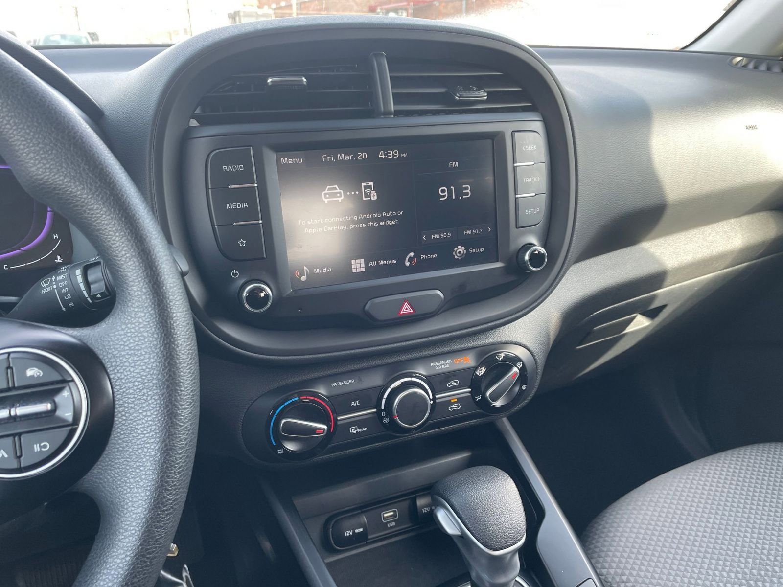Used 2025 Kia Soul LX w/ LX Technology Package FWD image 17