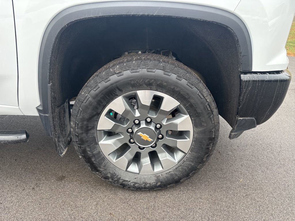 Used 2025 Chevrolet Silverado 2500 Custom w/ Custom Value Package image 11