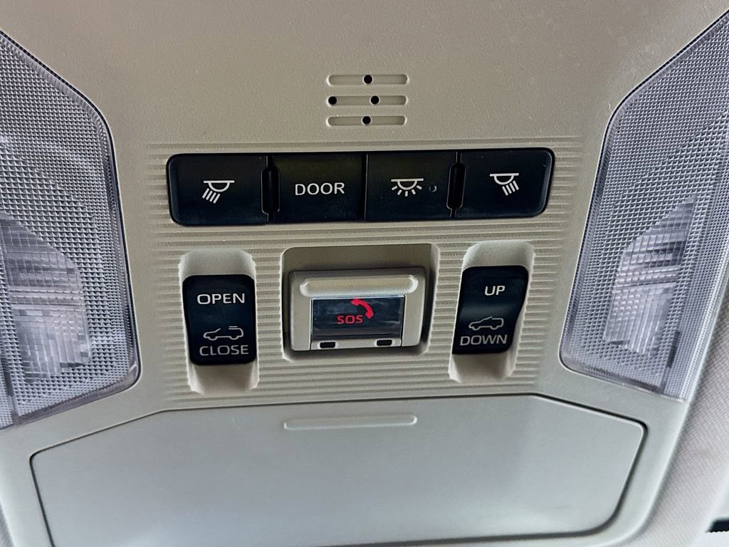 Used 2021 Toyota RAV4 Limited image 18