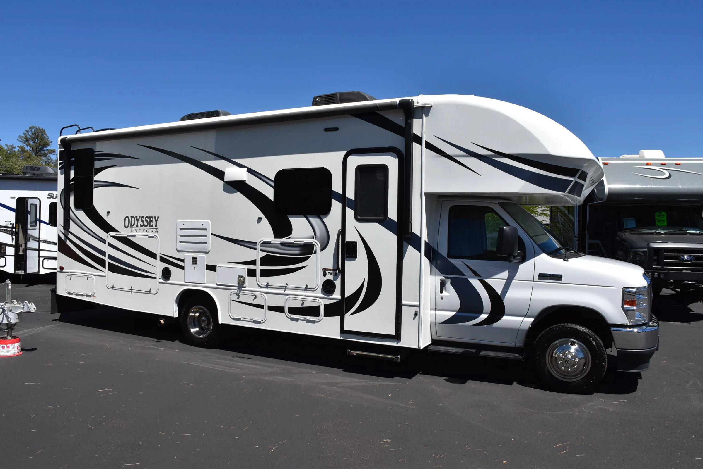 Used 2021 Ford E-450 and Econoline 450 Super Duty w/ Motorhome Prep Package RWD image 9