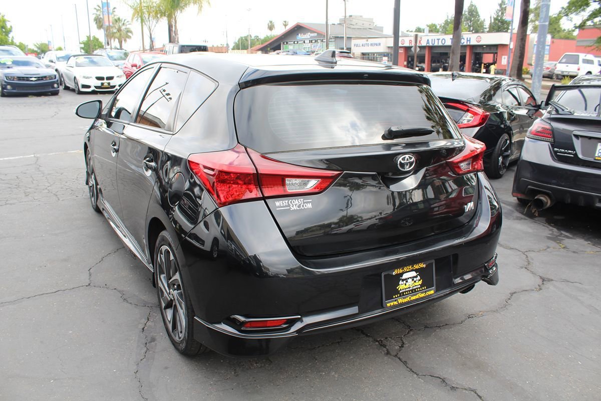 Used 2017 Toyota Corolla iM w/ Carpet Mat Package FWD image 5