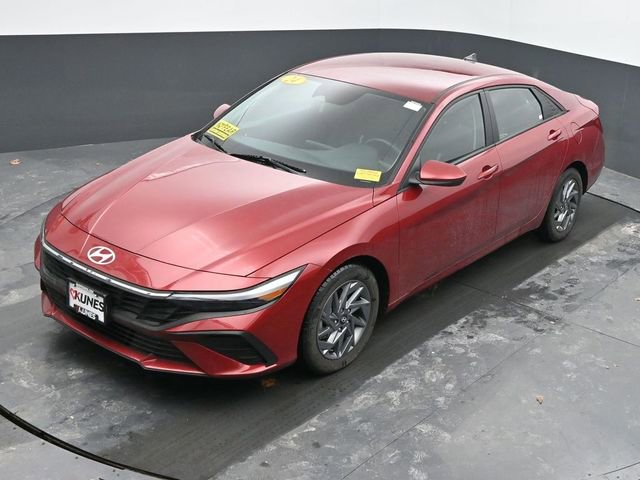 Used 2024 Hyundai Elantra SEL image 37