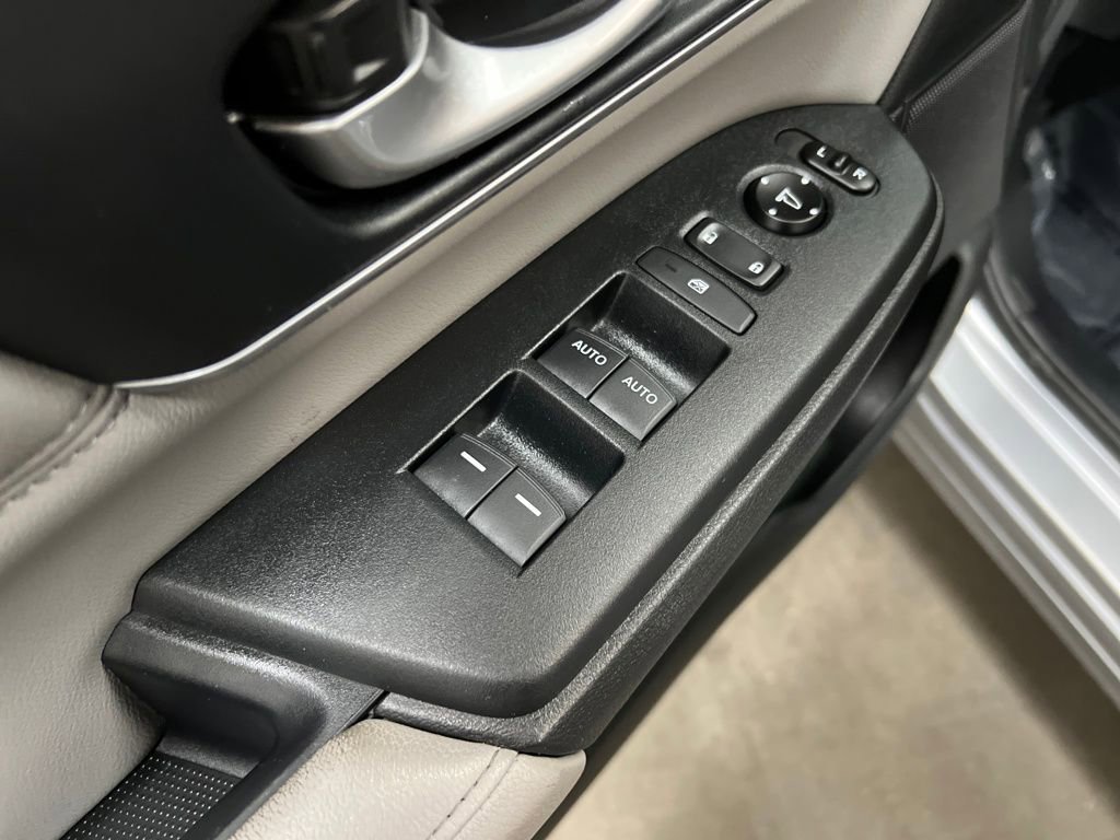 Used 2017 Honda CR-V Touring image 14