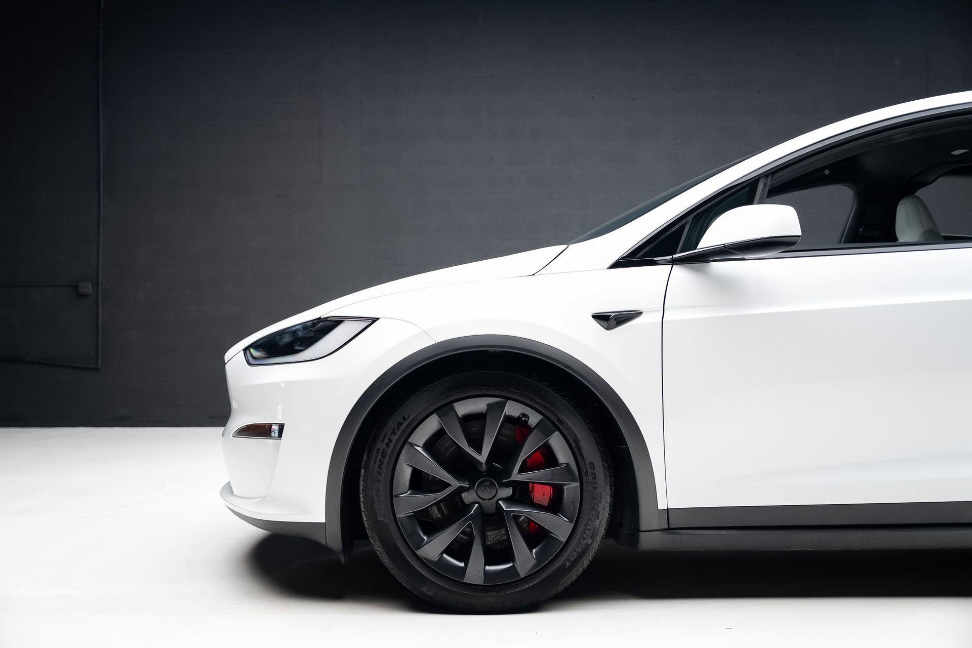 Used 2023 Tesla Model X Plaid image 18