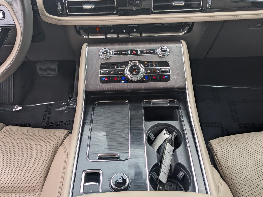 Used 2022 Lincoln Aviator Reserve w/ Equipment Group 201A AWD/4WD image 6