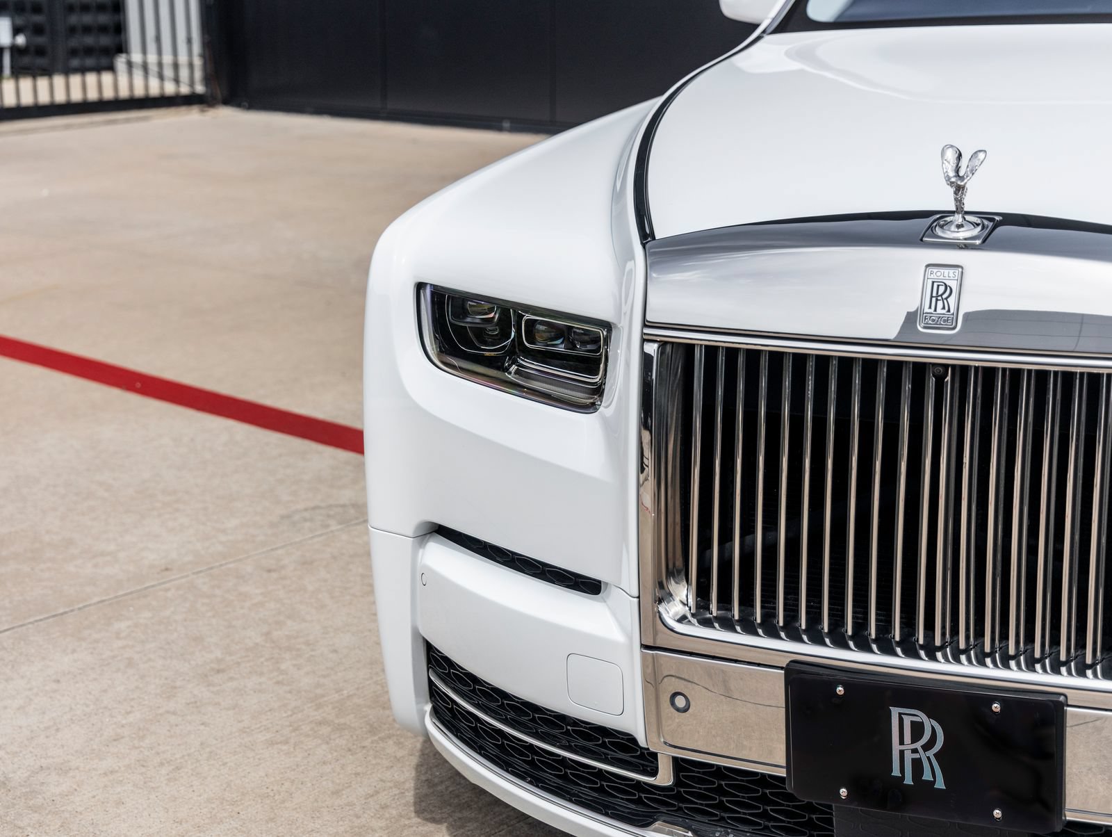 Used 2023 Rolls-Royce Phantom Extended Wheelbase w/ Leather Finishing Pack RWD image 26