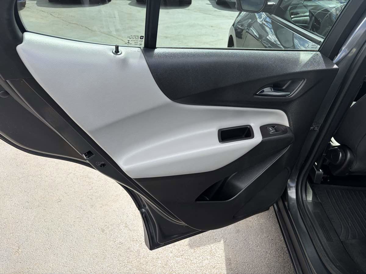 Used 2018 Chevrolet Equinox LS image 17