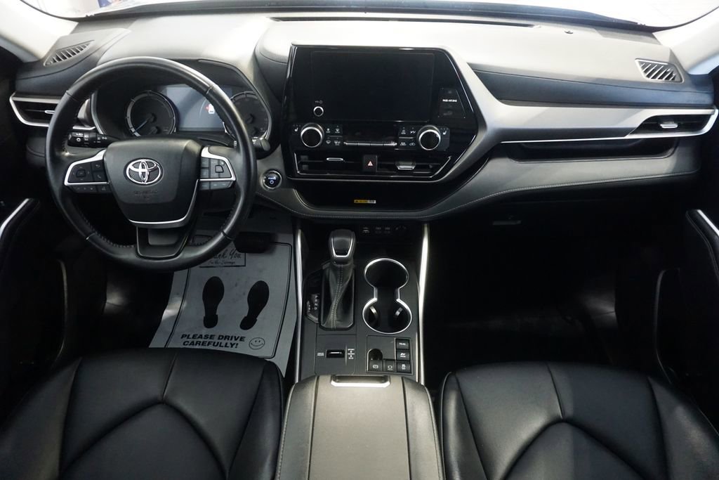 Used 2023 Toyota Highlander XLE AWD/4WD image 29