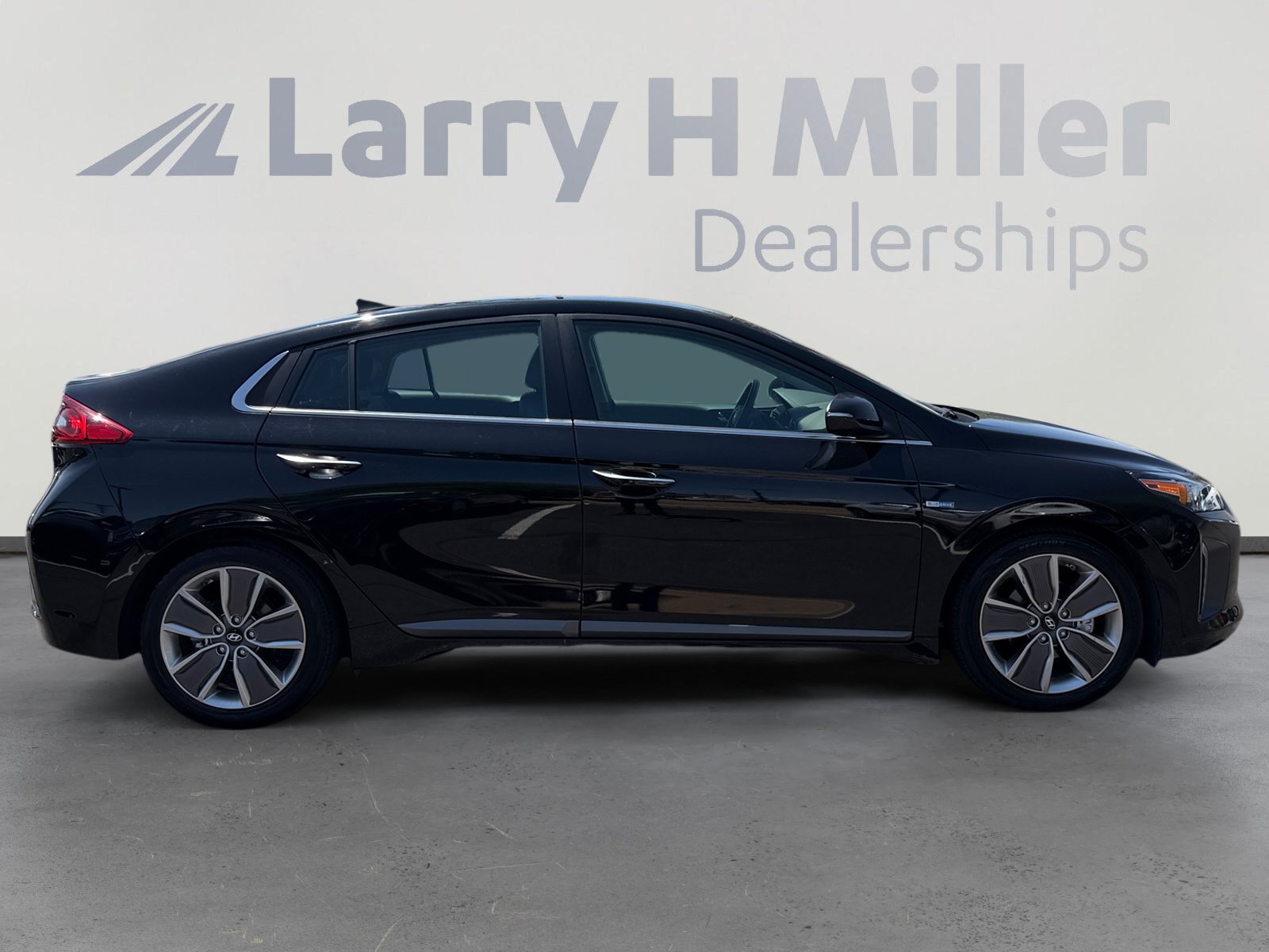 Used 2019 Hyundai Ioniq Limited FWD image 6