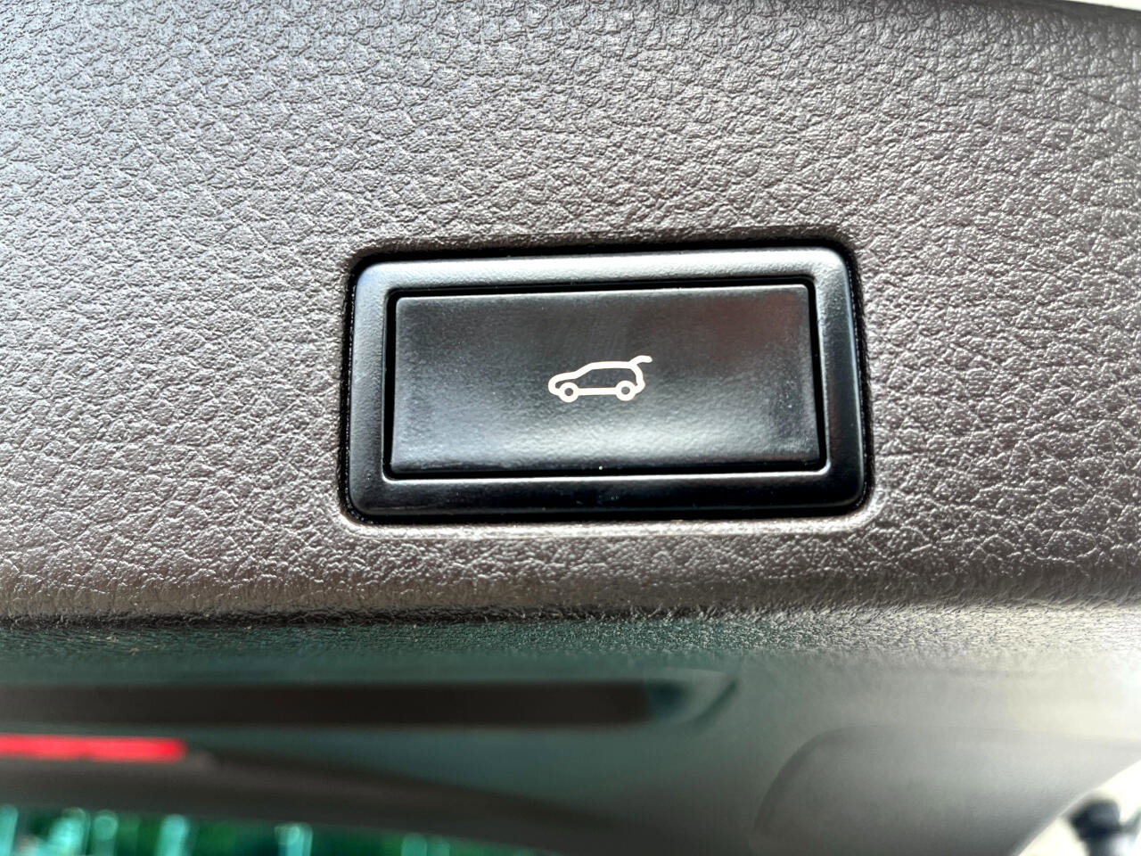 Used 2012 Volkswagen Touareg Hybrid image 17