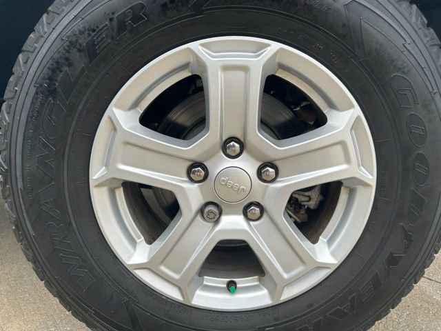 Used 2022 Jeep Wrangler Unlimited Sport image 36