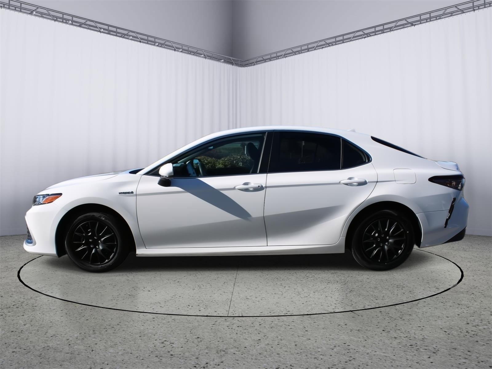 Used 2021 Toyota Camry LE image 5