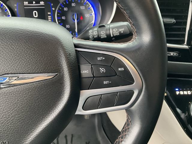 Used 2018 Chrysler Pacifica Touring-L image 22