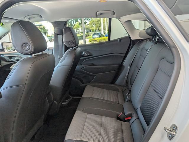 Certified 2025 Chevrolet Trax LT w/ Driver Confidence Package image 7